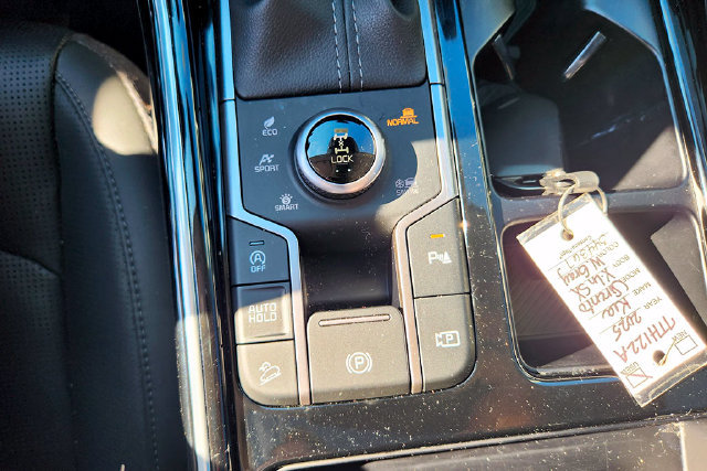Used 2025 Kia Sorento SX AWD/4WD image 13