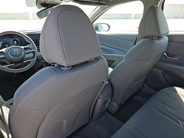 Certified 2025 Hyundai Elantra SEL image 11