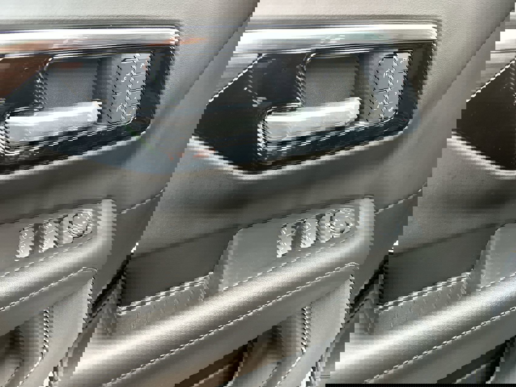 Certified 2025 Chevrolet Tahoe LT image 13