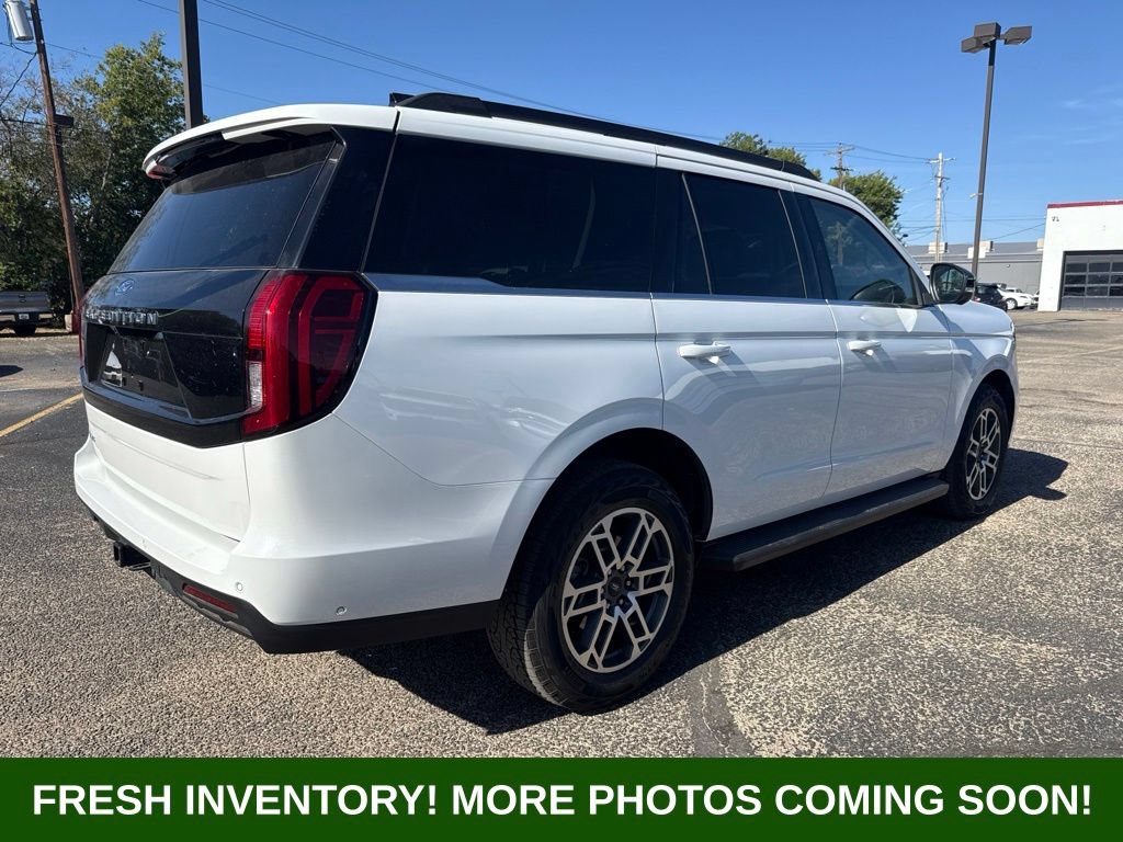 Used 2025 Ford Expedition Active AWD/4WD image 2