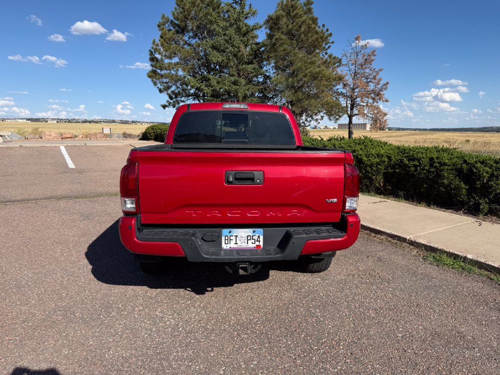 Used 2018 Toyota Tacoma TRD Off-Road w/ Technology Package AWD/4WD image 18