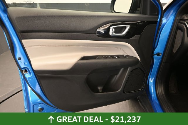 Used 2025 Jeep Compass Limited AWD/4WD image 19