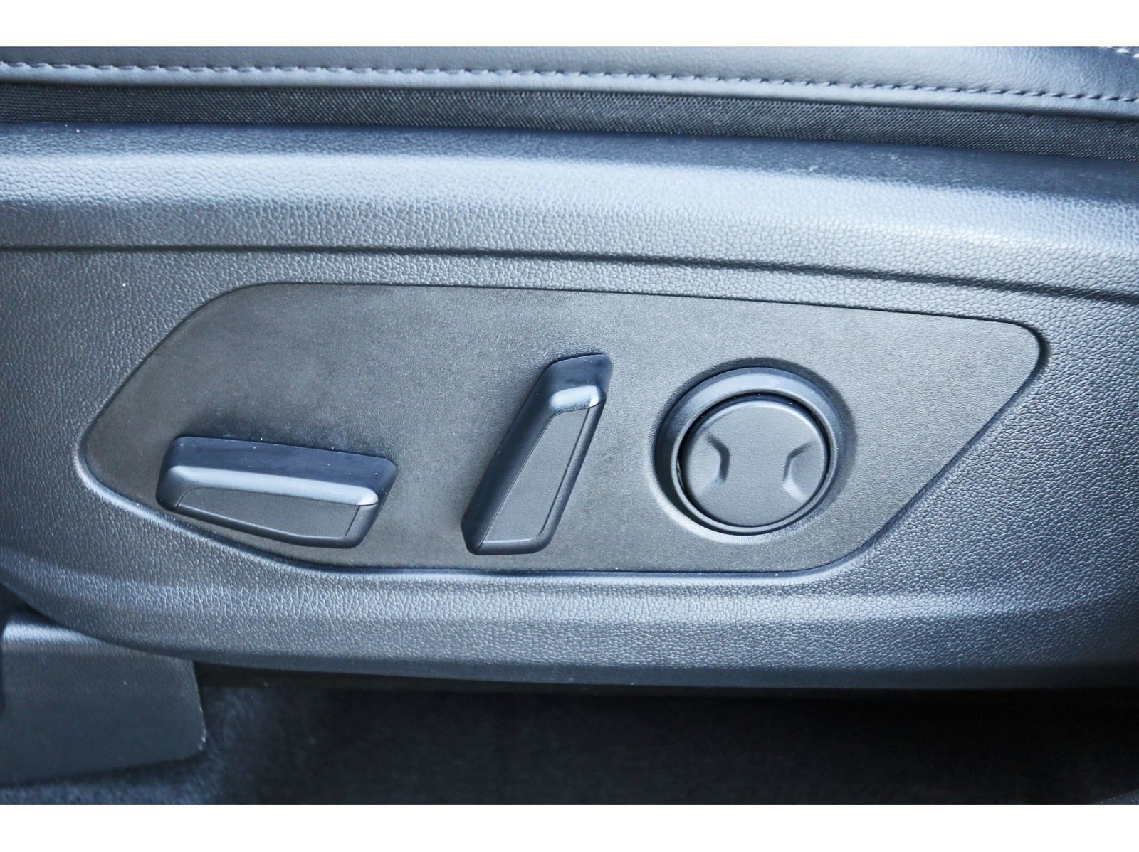 Used 2023 Kia Sorento EX image 31