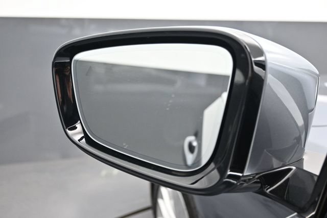 Used 2021 BMW 530i xDrive w/ Premium Package AWD/4WD image 4