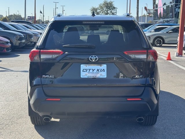 Used 2020 Toyota RAV4 XLE Premium image 6