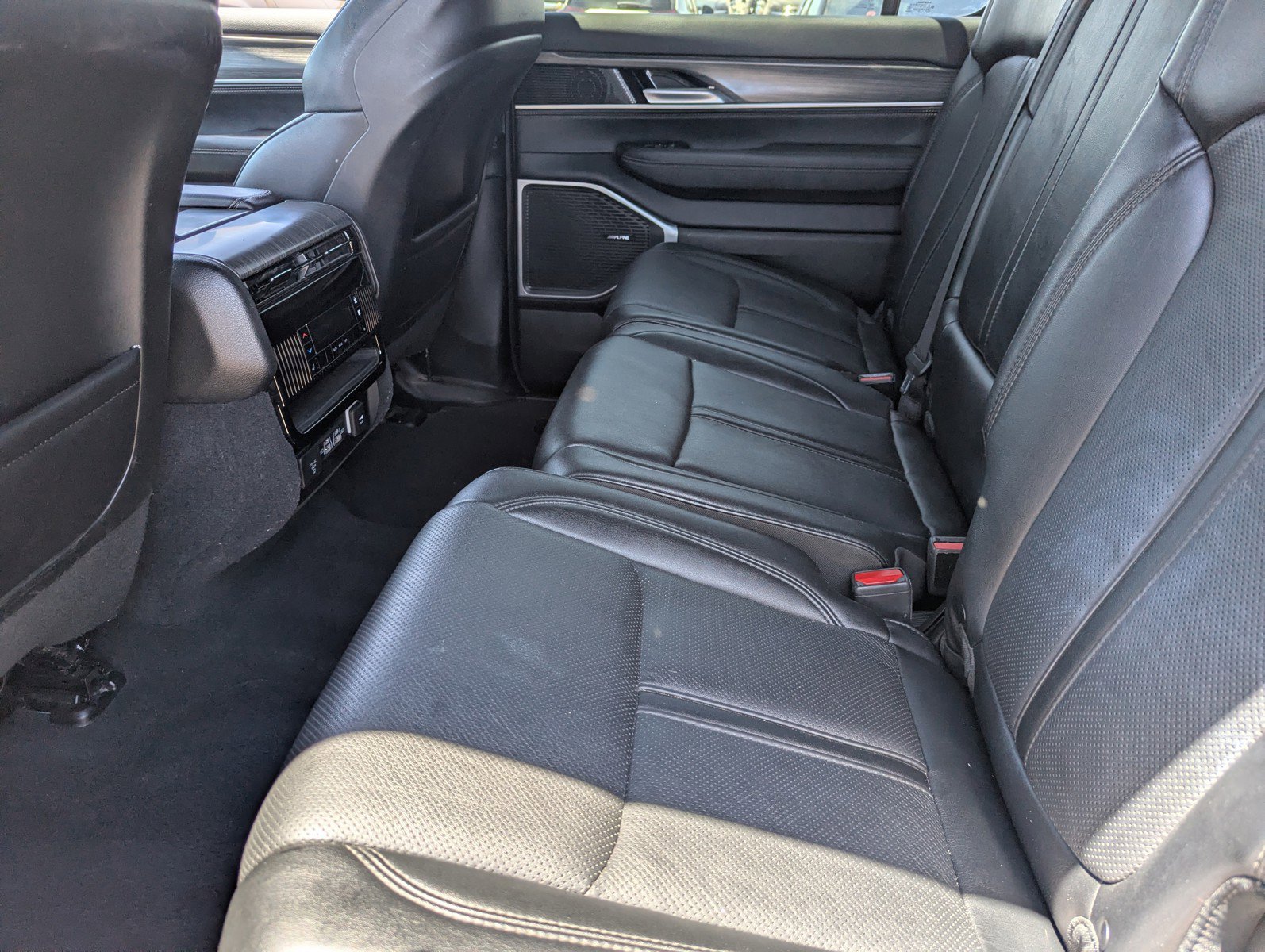 Used 2024 Jeep Wagoneer L Series II w/ Flexible Seating Group RWD image 10