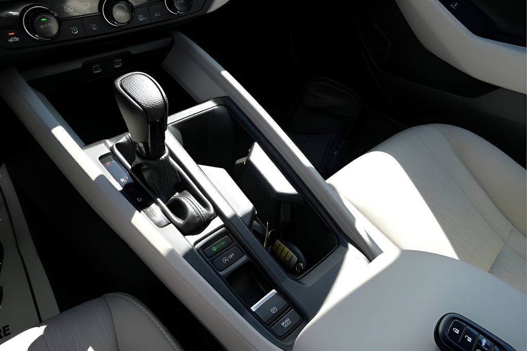 Used 2025 Honda Accord SE image 25