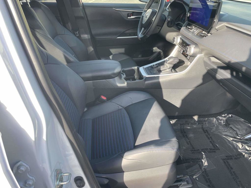 Used 2025 Toyota RAV4 XSE AWD/4WD image 46