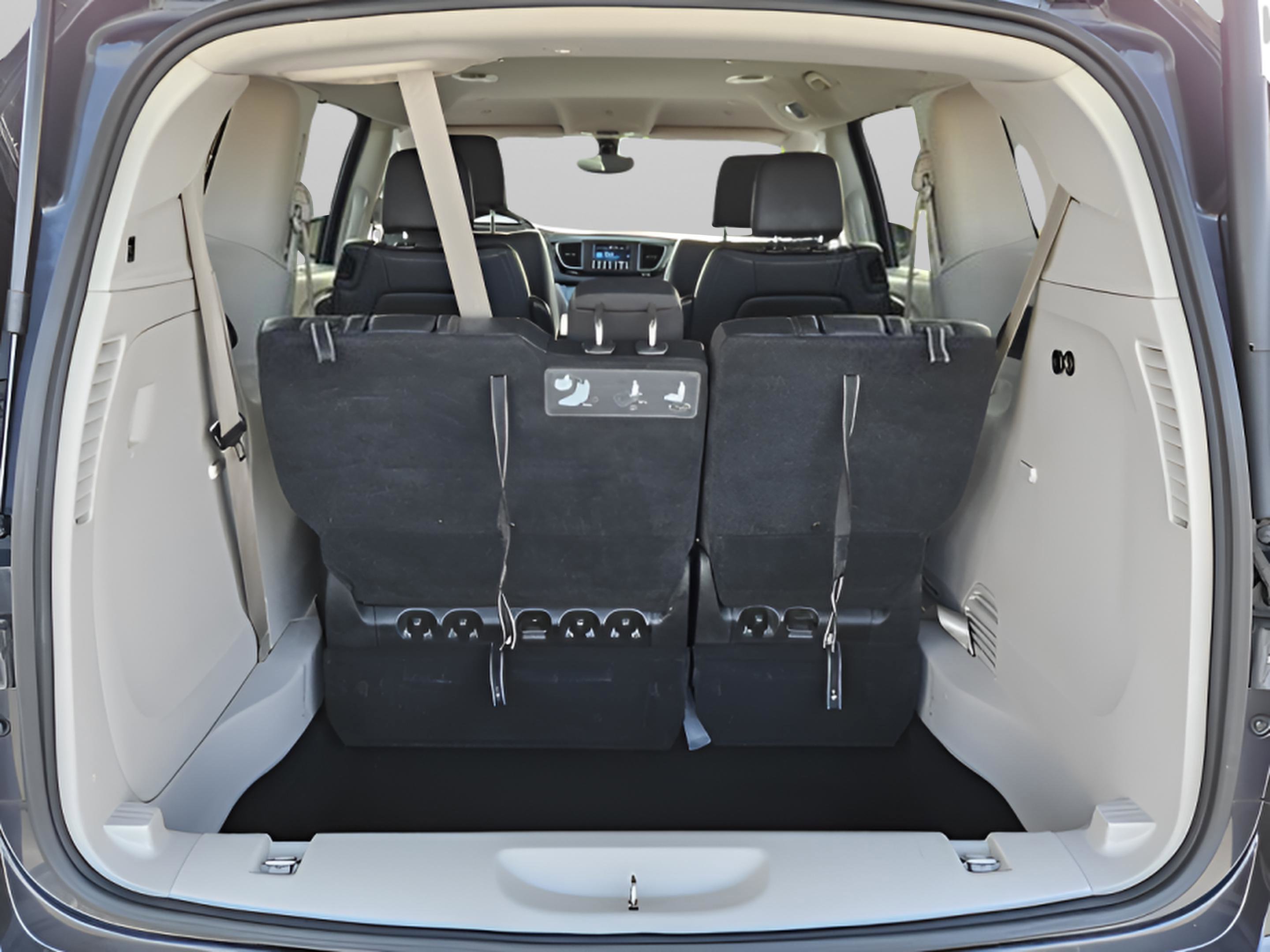 Used 2020 Chrysler Pacifica Touring-L image 25