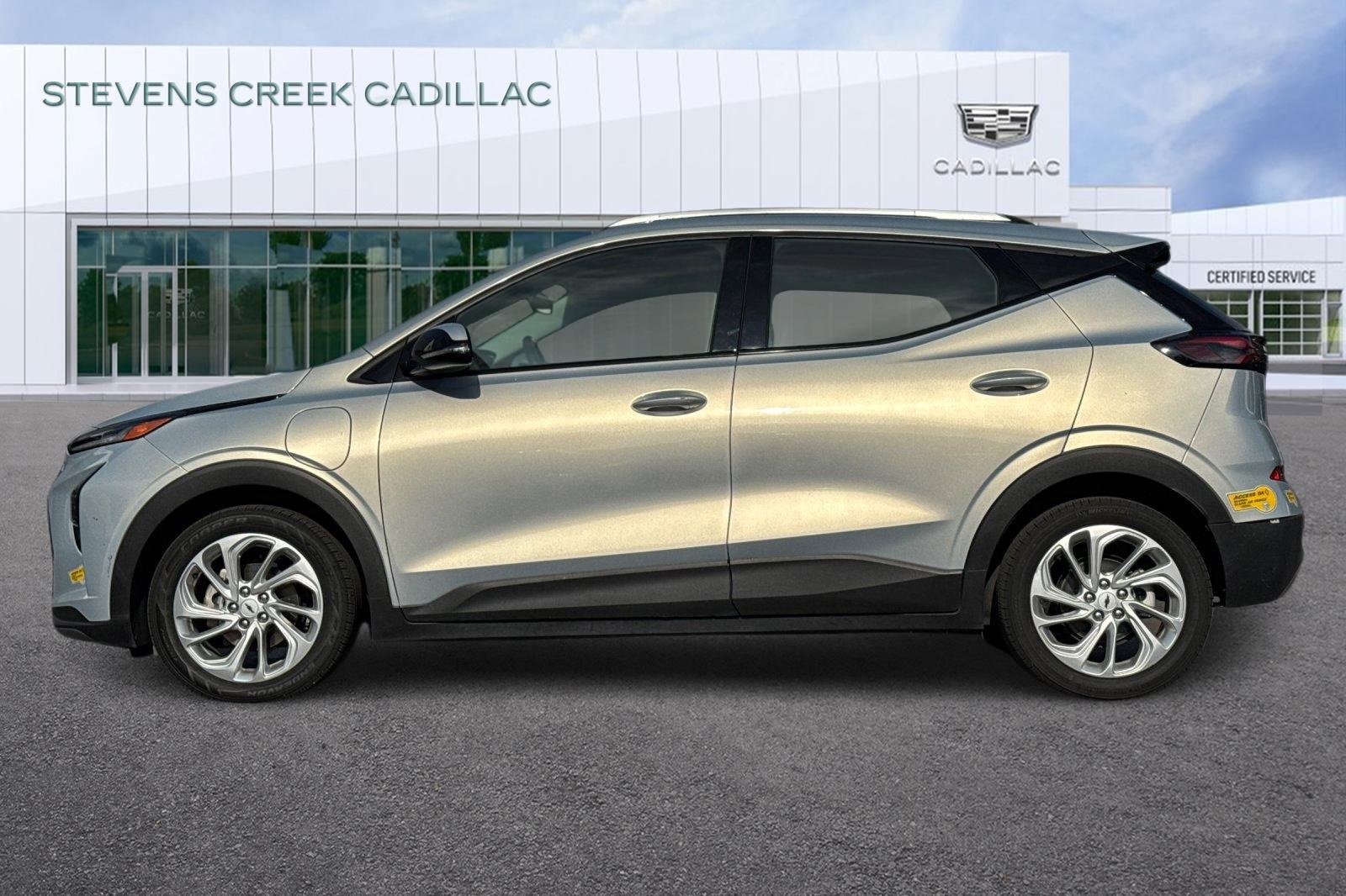 Used 2023 Chevrolet Bolt EUV LT w/ Comfort Package image 6