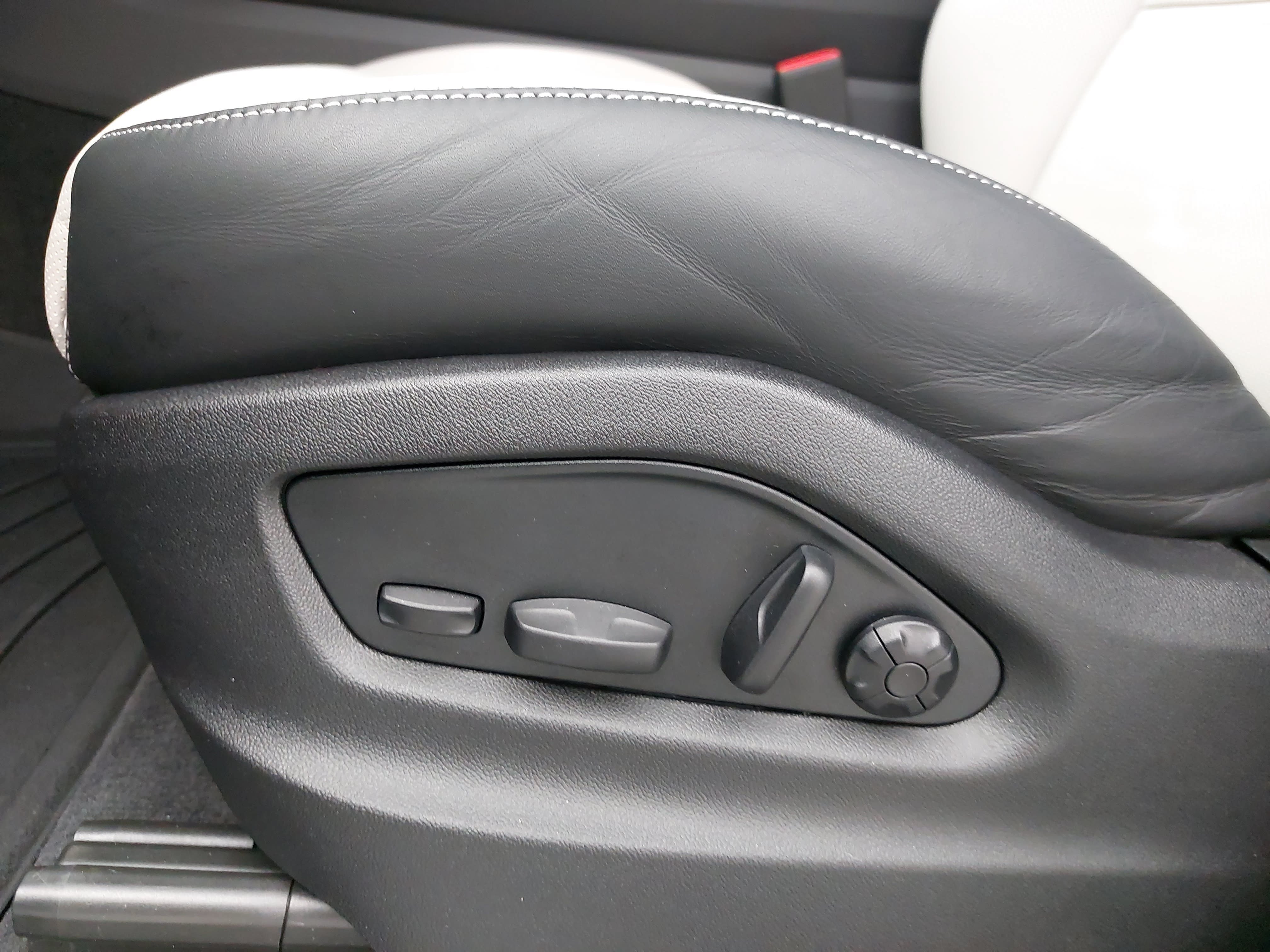 Certified 2026 Porsche Cayenne AWD/4WD image 31