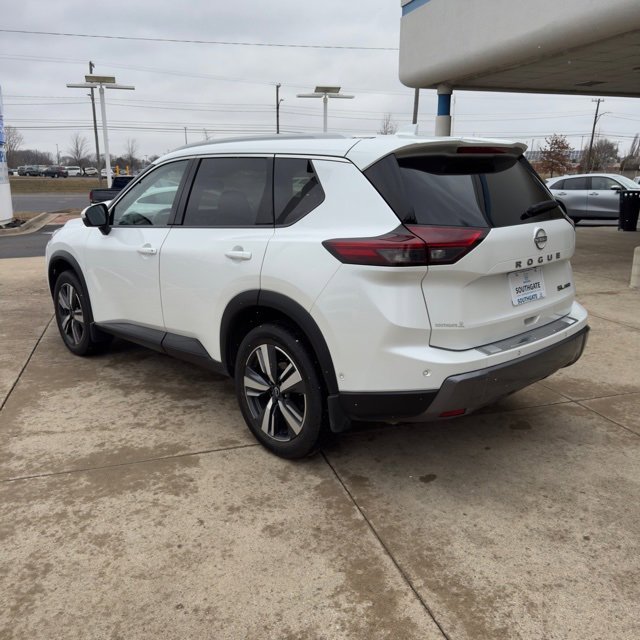 Used 2024 Nissan Rogue SL image 3