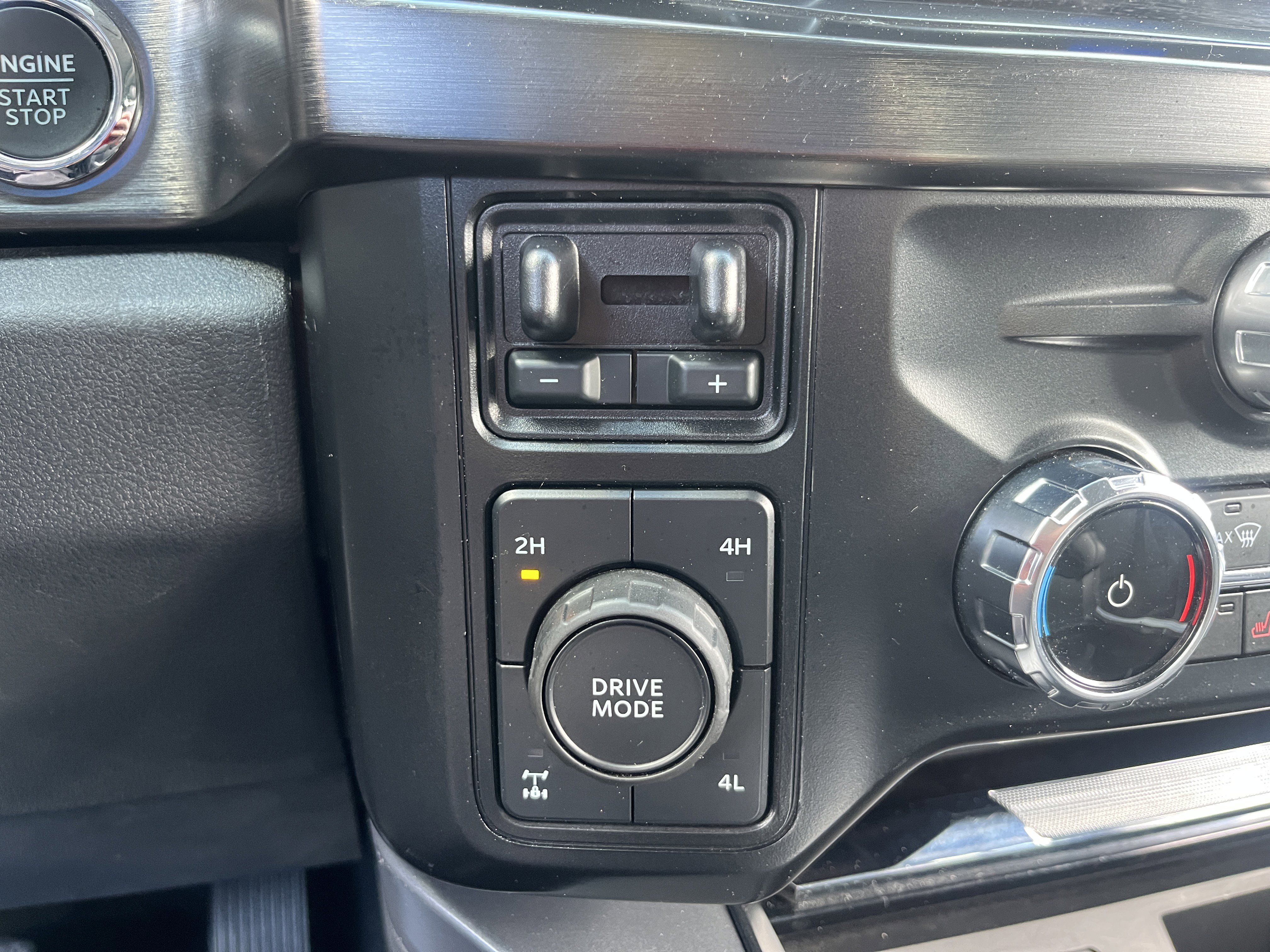 Used 2024 Ford F350 Lariat w/ Lariat Ultimate Package image 30