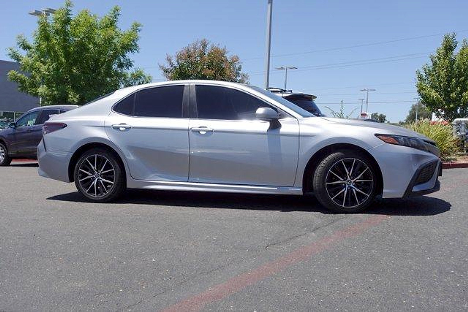 Used 2024 Toyota Camry SE FWD image 4