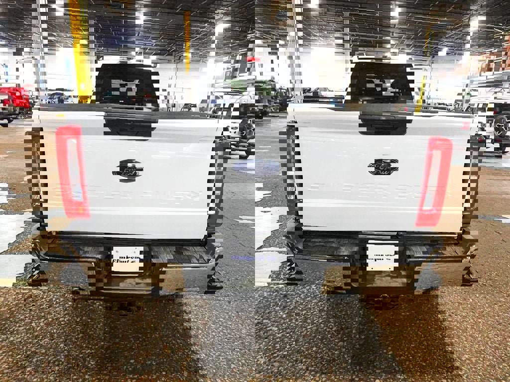 Used 2024 Ford F250 XLT AWD/4WD image 5