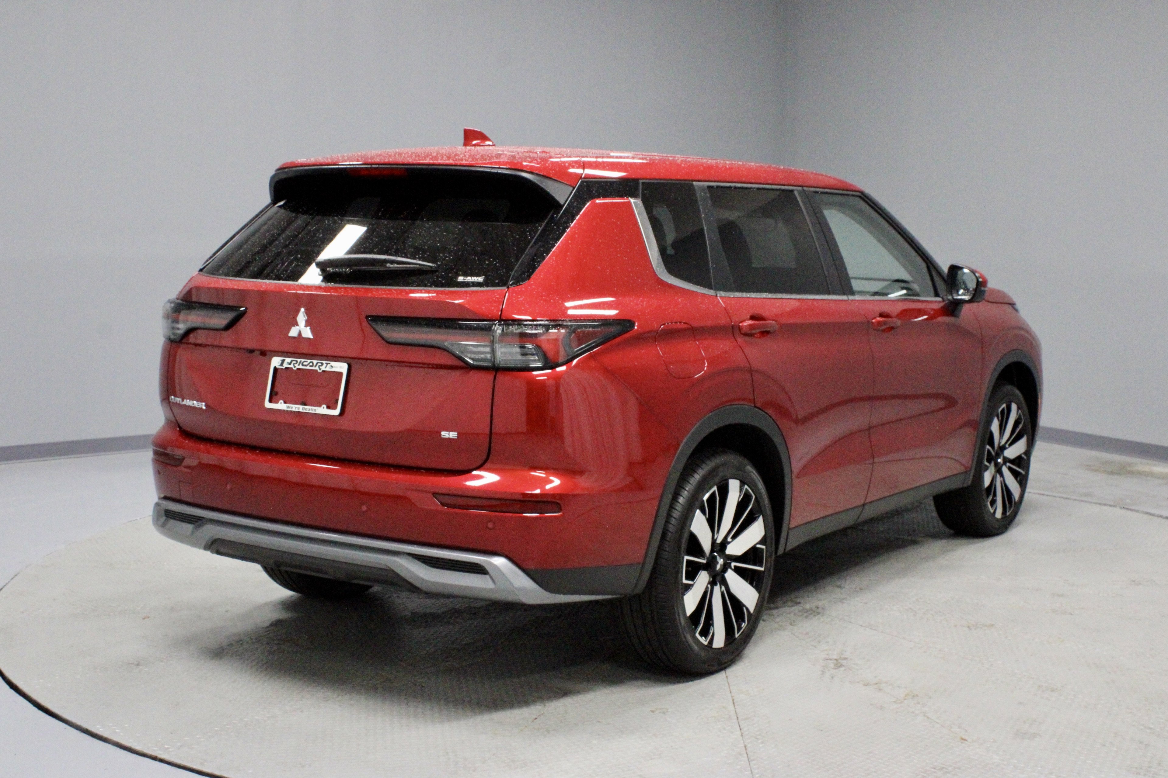 New 2025 Mitsubishi Outlander SE image 8