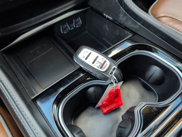 Used 2021 Chrysler Pacifica Limited w/ Premium & Safety Sphere Group image 35