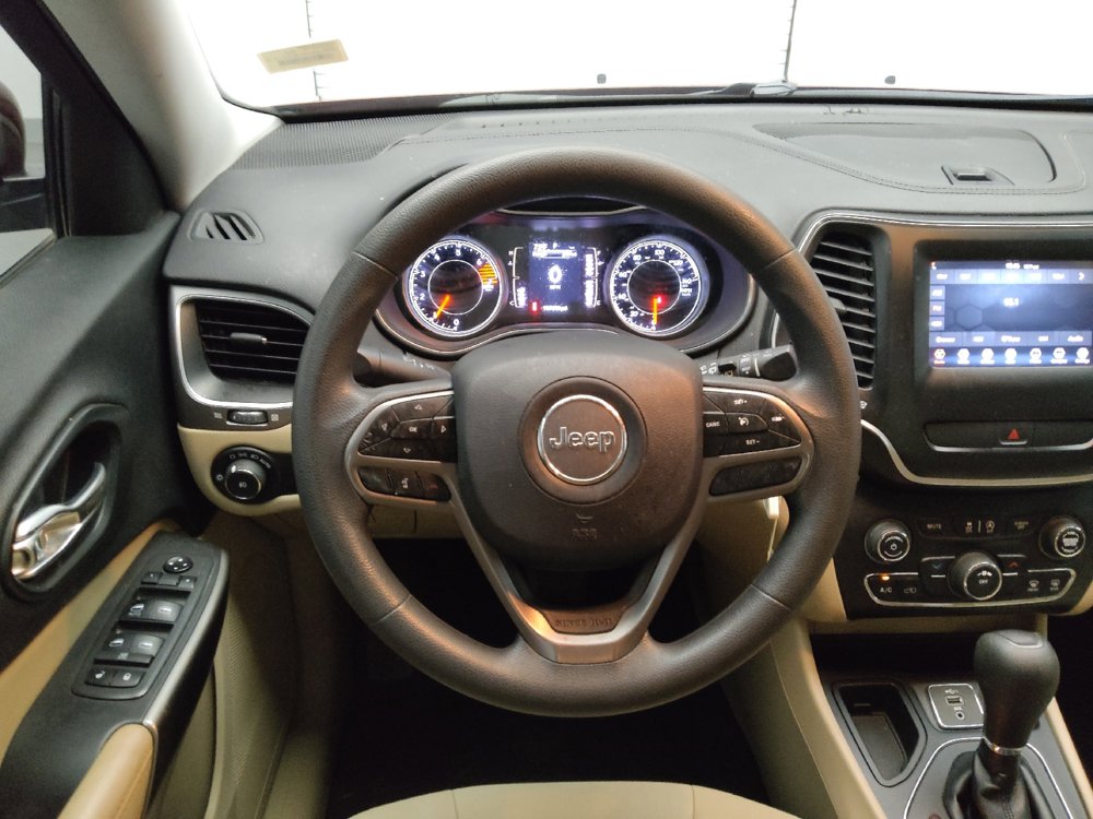 Used 2019 Jeep Cherokee Latitude w/ Popular Appearance Group FWD image 22