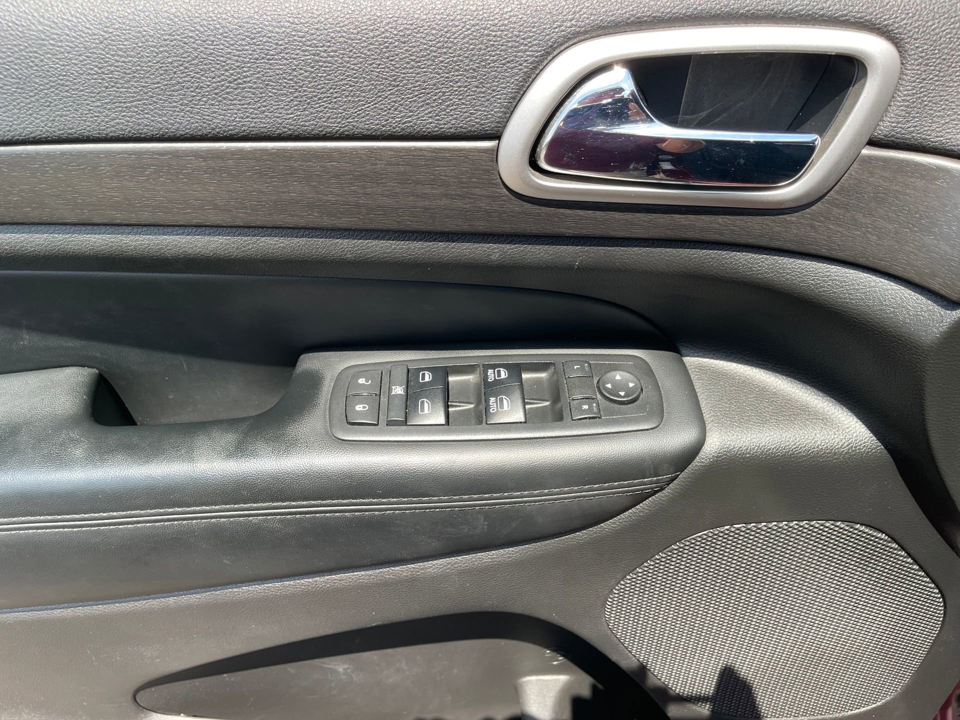 Used 2018 Jeep Grand Cherokee Altitude image 12