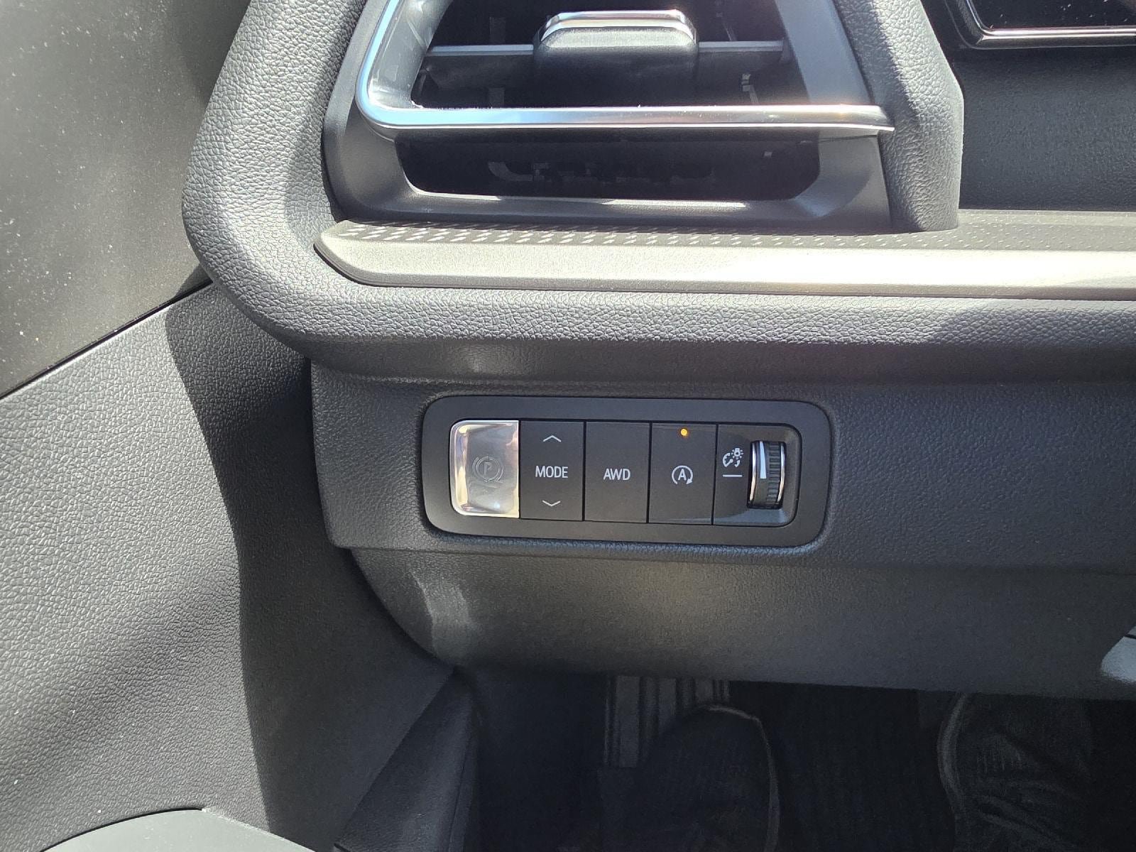 New 2026 Chevrolet Traverse LT w/ LPO, Floor Liner Package AWD/4WD image 19