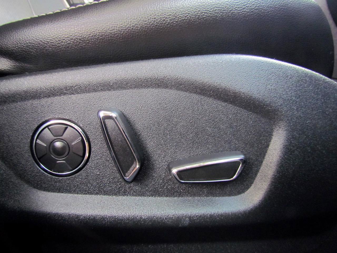 Used 2018 Ford Explorer Limited w/ Equipment Group 301A FWD image 20