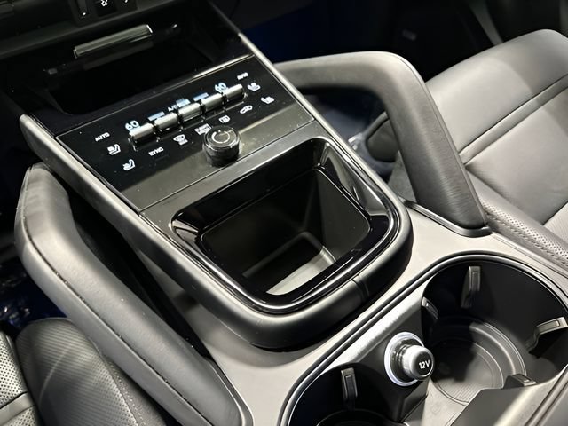Used 2025 Porsche Cayenne S AWD/4WD image 26