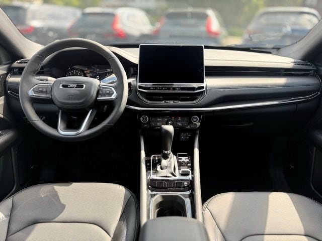 New 2025 Jeep Compass Limited w/ Sun & Sound Group AWD/4WD image 16