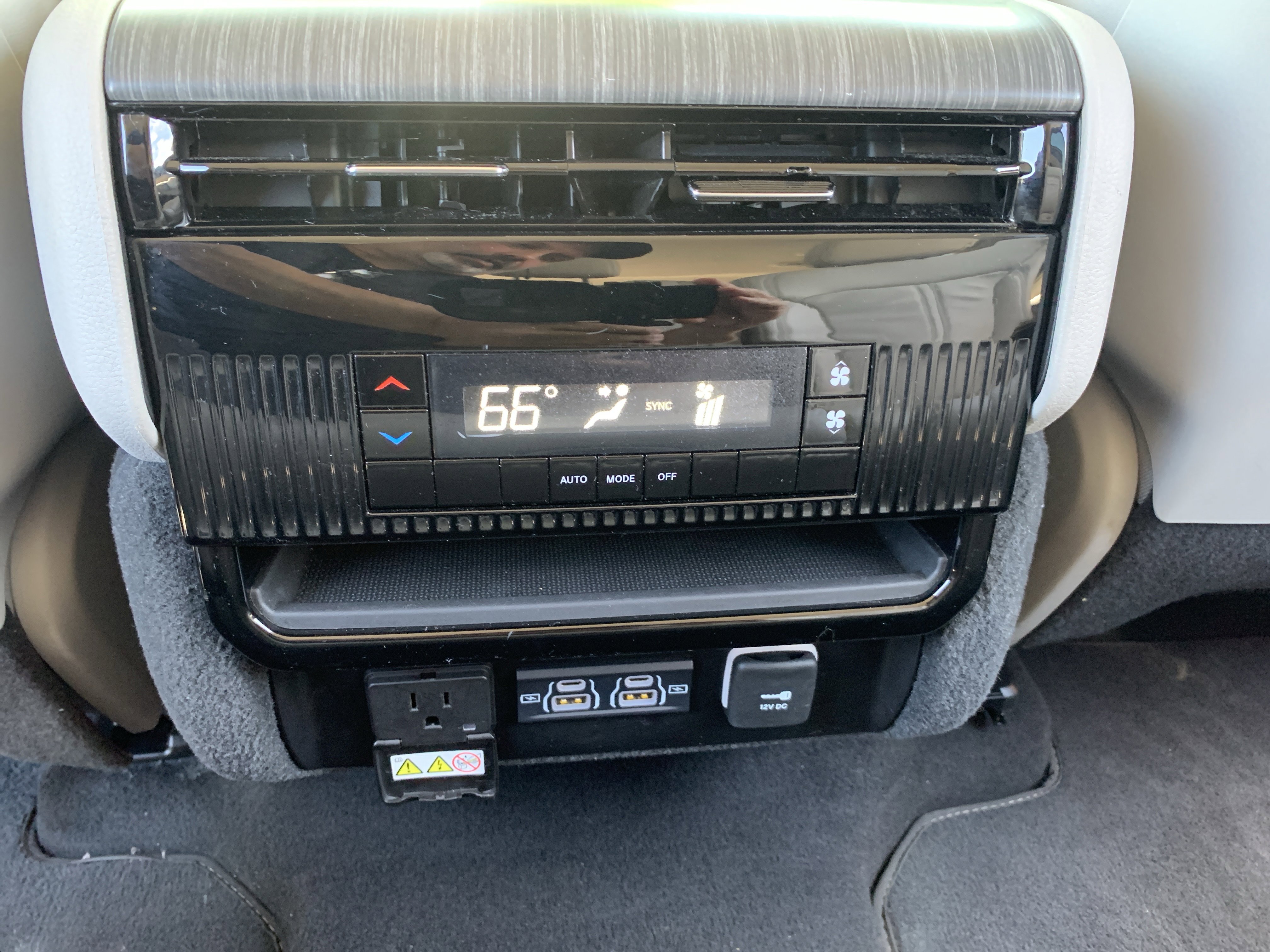 Used 2024 Jeep Wagoneer L Series II w/ Flexible Seating Group AWD/4WD image 32
