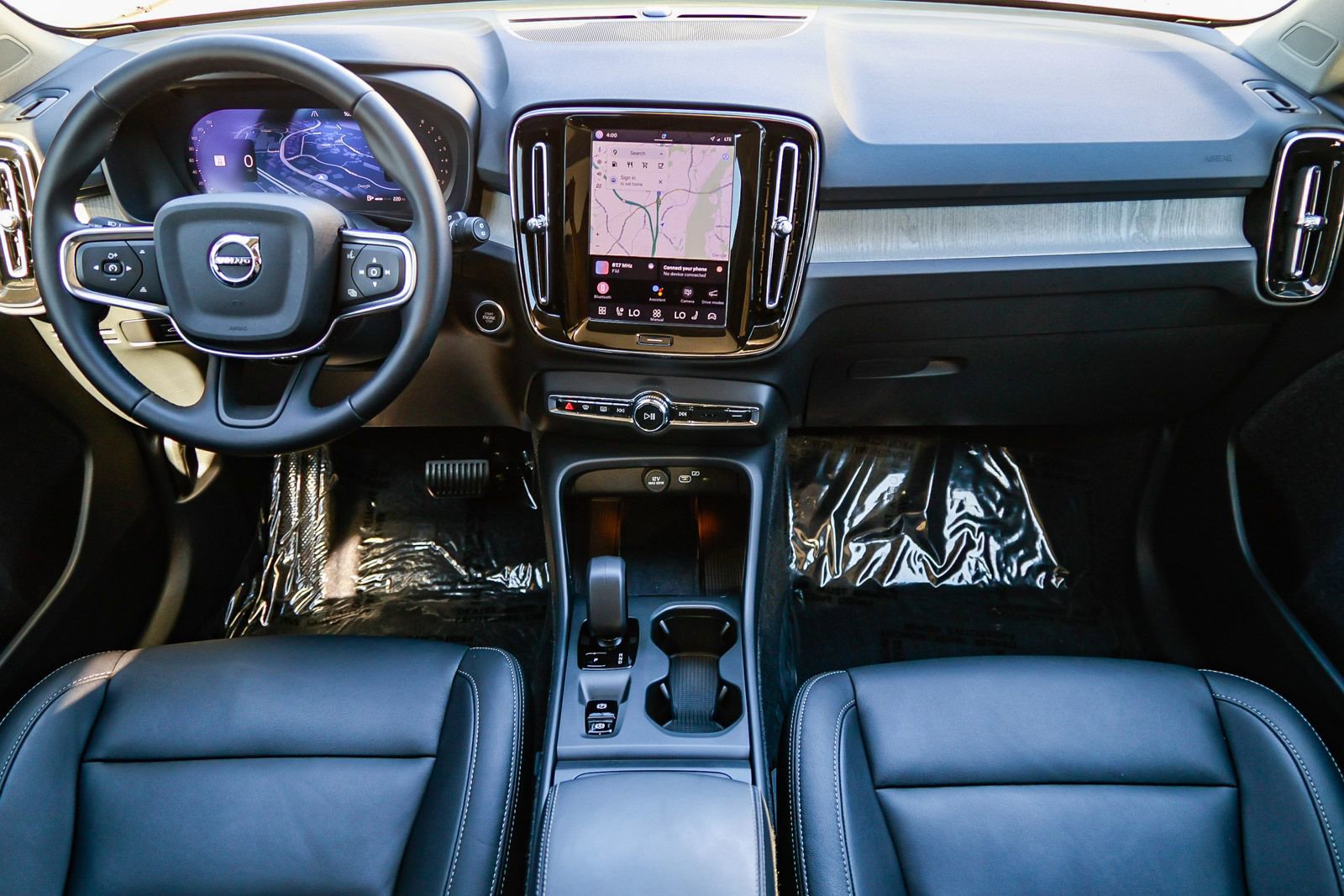 Used 2025 Volvo XC40 B5 Core AWD/4WD image 14