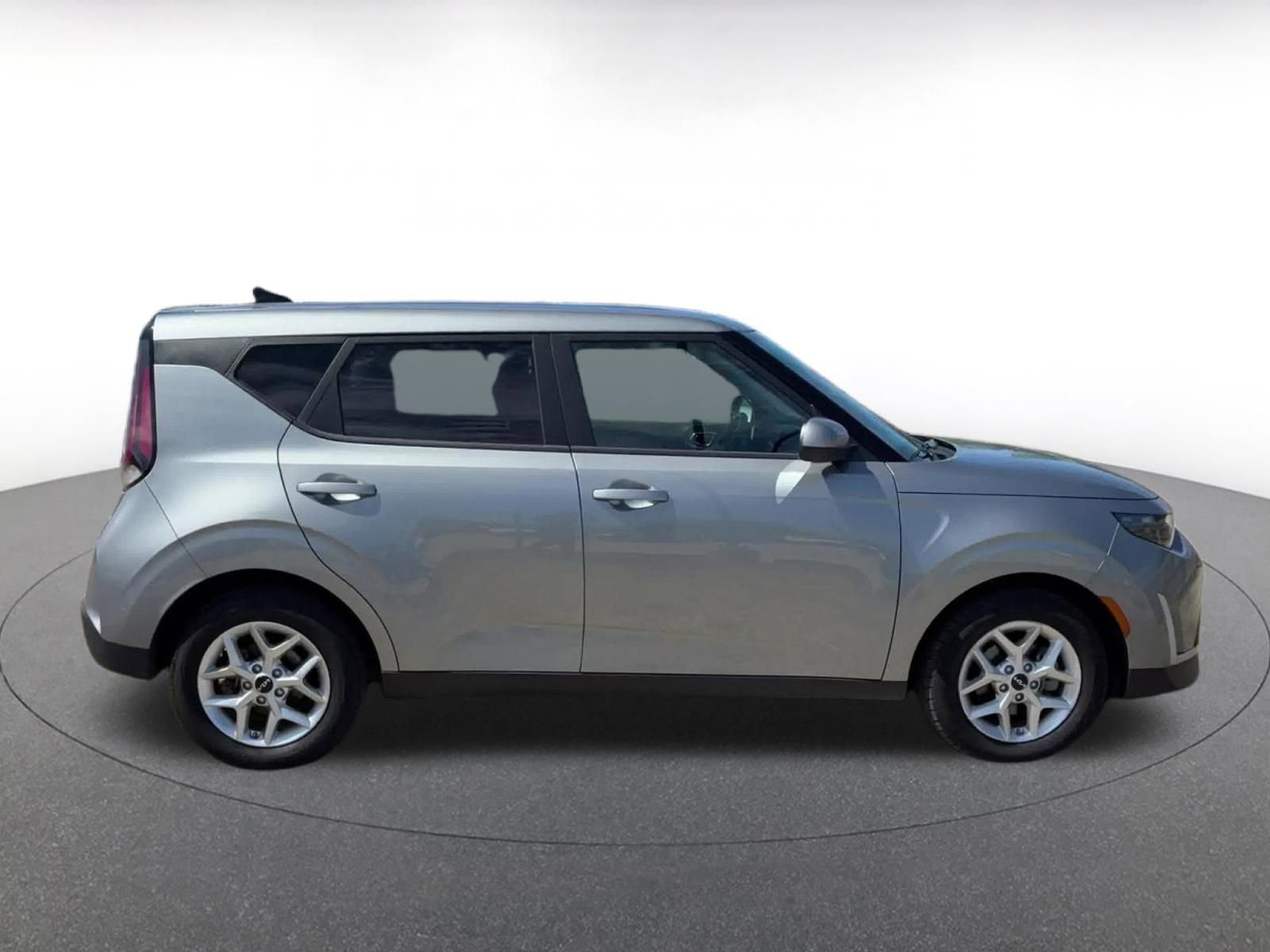 Used 2025 Kia Soul LX w/ LX Technology Package image 13