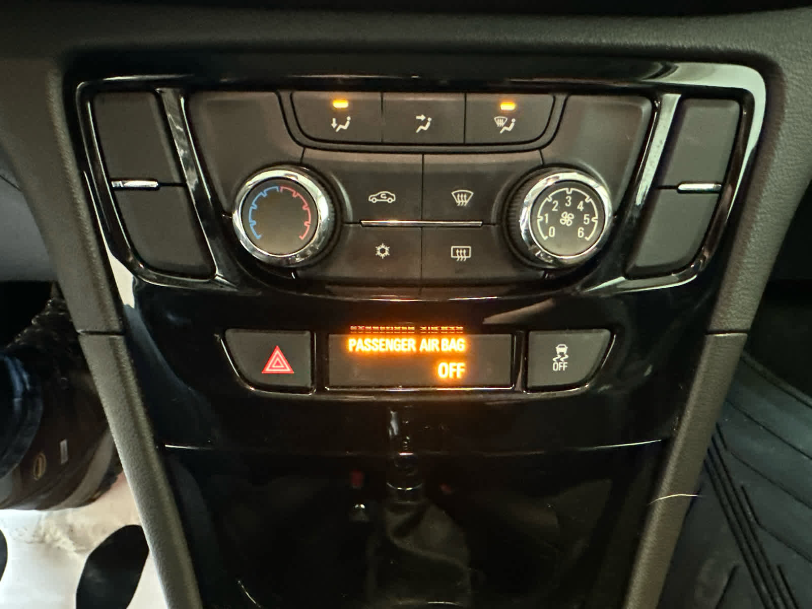 Certified 2022 Buick Encore Preferred w/ Safety Package image 17