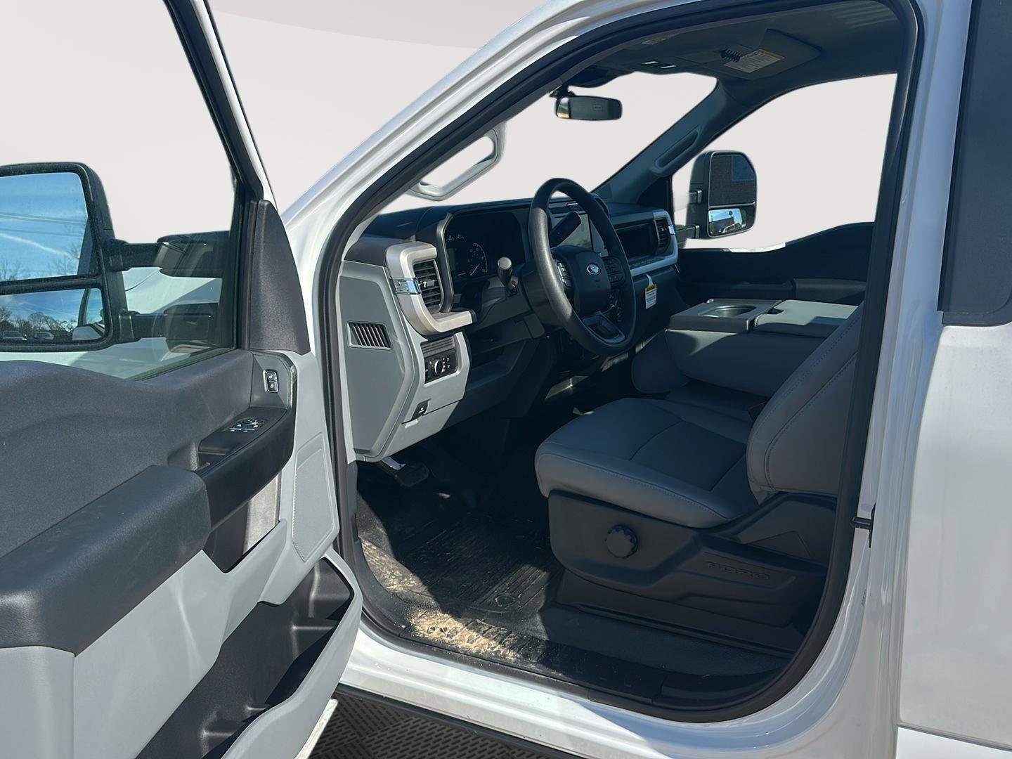 New 2026 Ford F250 XL w/ F-250 >10K GVWR Package image 16
