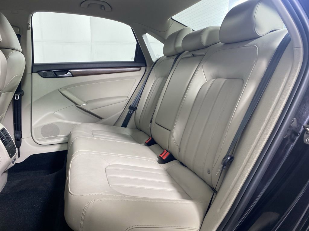 Used 2020 Volkswagen Passat 2.0T SEL image 13