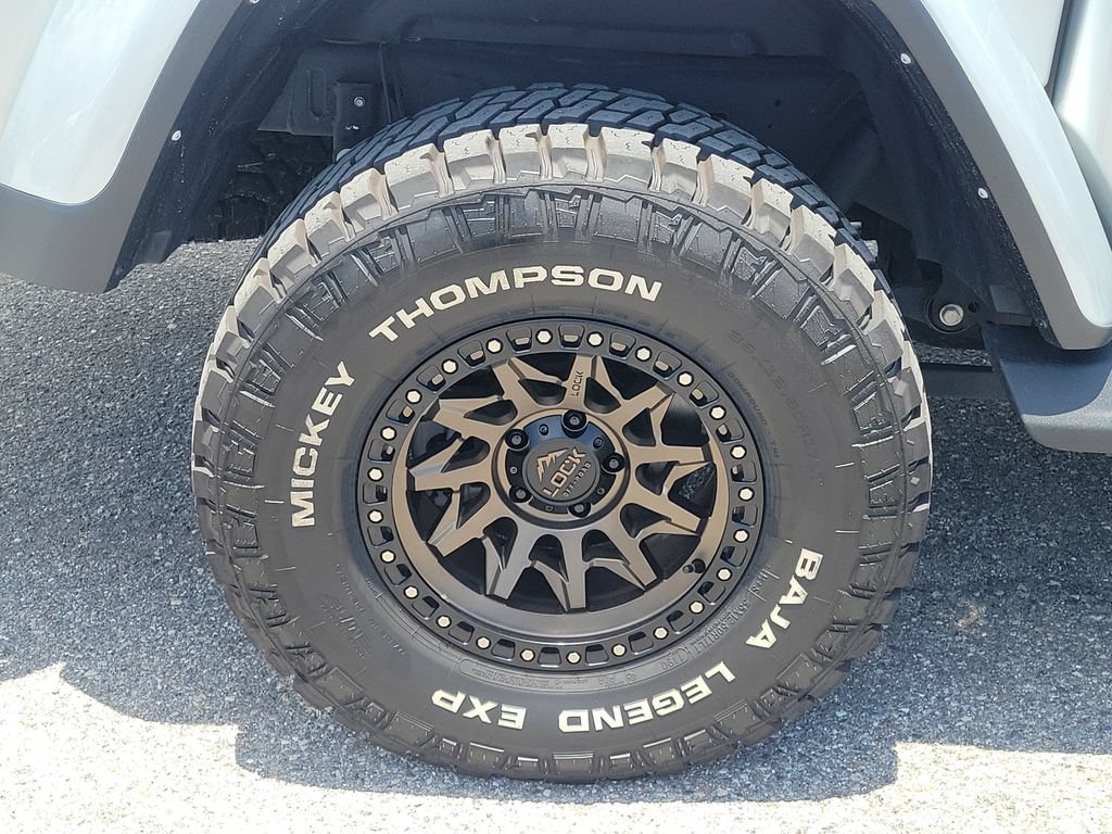 Used 2023 Jeep Gladiator Rubicon w/ LED Lighting Group AWD/4WD image 5