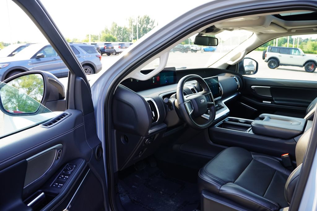 Certified 2025 Ford Expedition Platinum AWD/4WD image 15