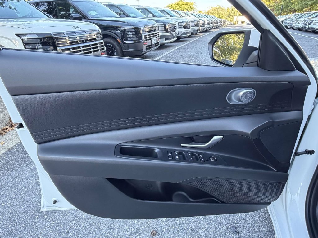 New 2026 Hyundai Elantra SE FWD image 12