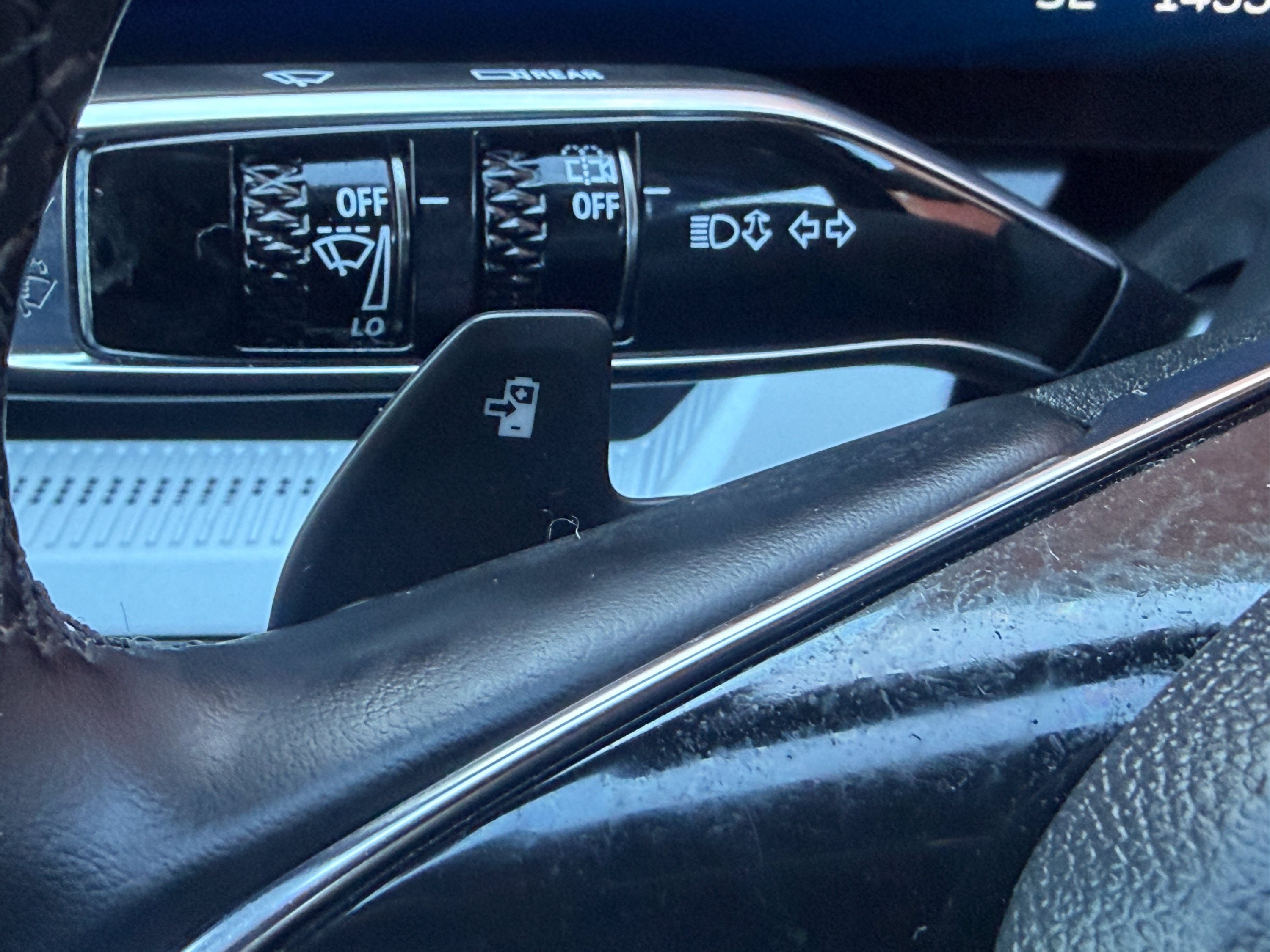Used 2025 Cadillac Optiq Luxury 2 w/ LPO, Floor Liner Package AWD/4WD image 17