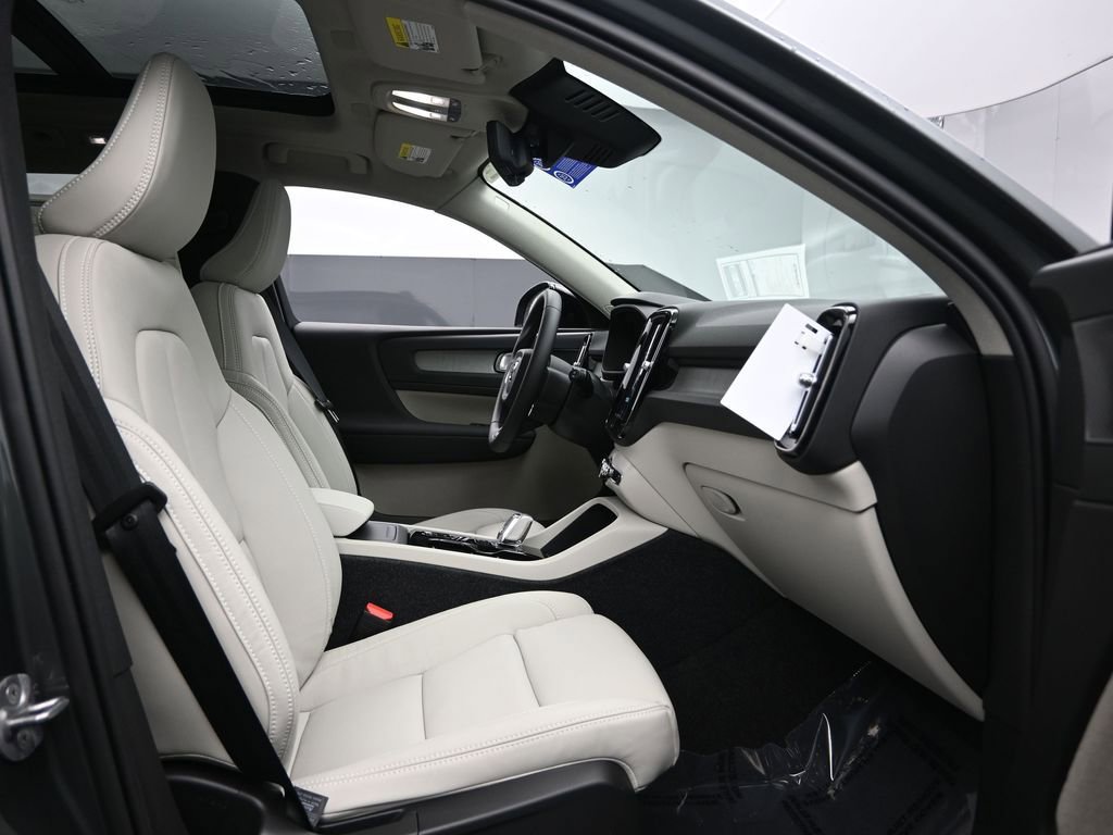 New 2026 Volvo XC40 B5 Ultra w/ Climate Package image 28