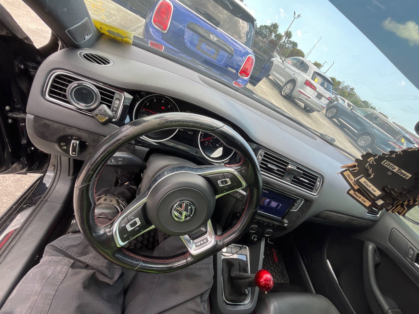 Used 2017 Volkswagen Jetta GLI FWD image 3