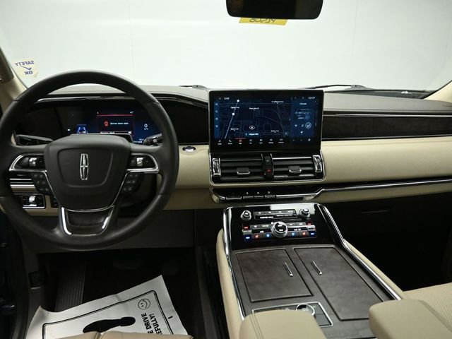 Used 2023 Lincoln Navigator Reserve image 23