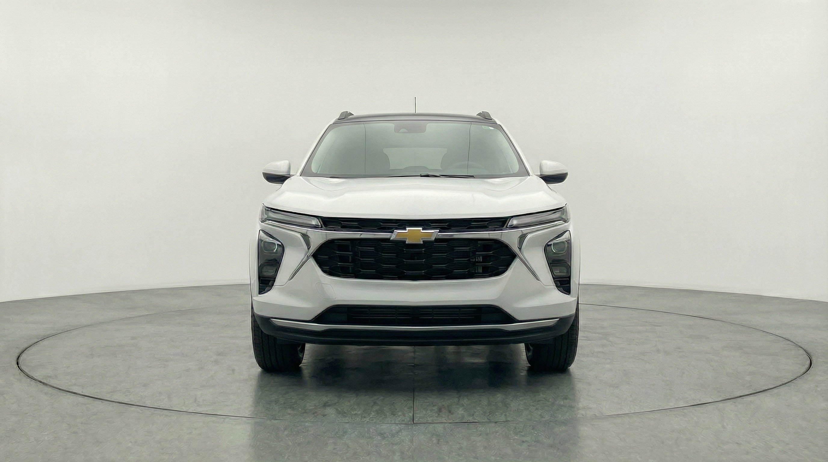 Used 2025 Chevrolet Trax LT FWD image 2