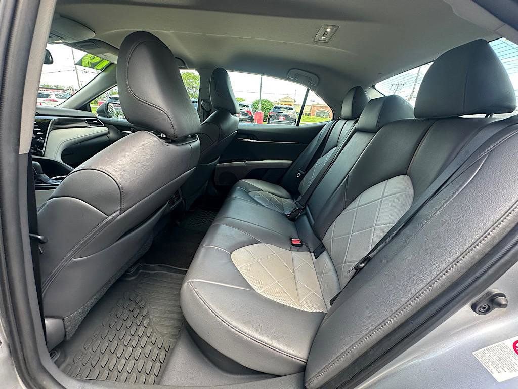 Certified 2019 Toyota Camry XLE FWD image 17