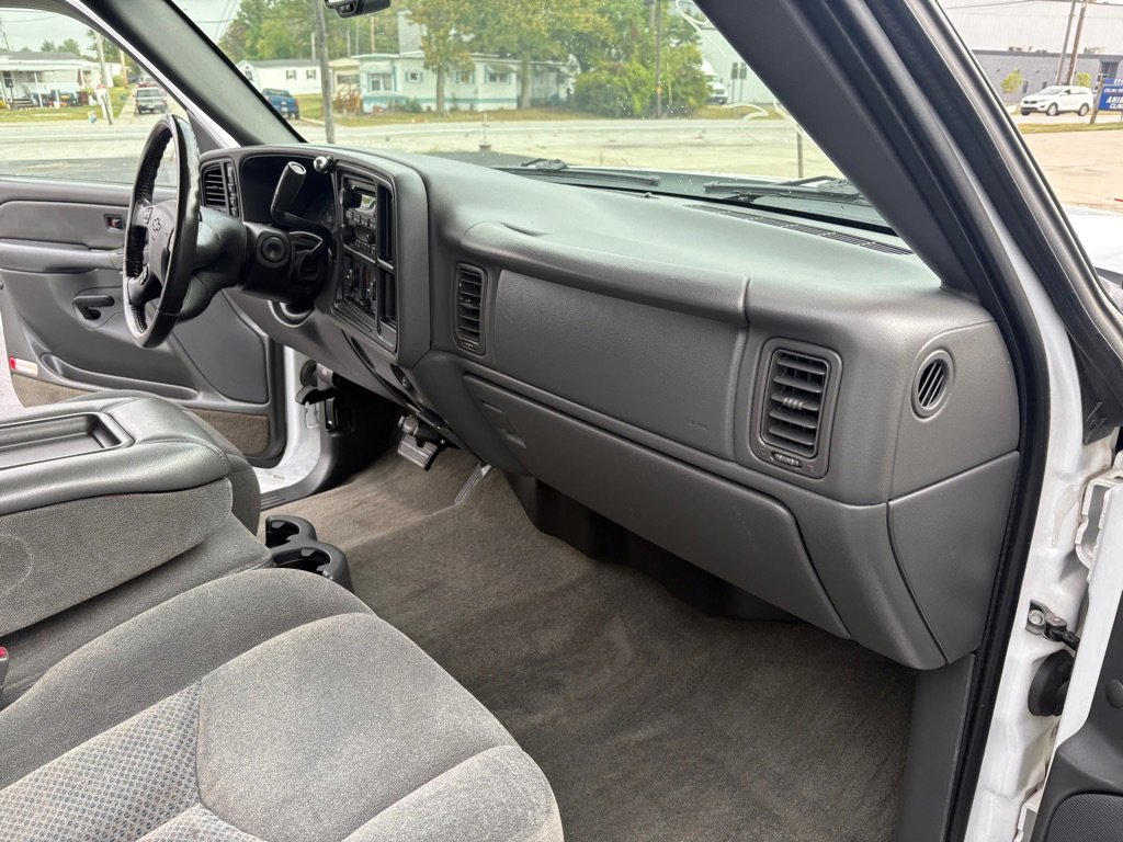 Used 2005 Chevrolet Silverado 2500 LS w/ Heavy-Duty Power Package image 23