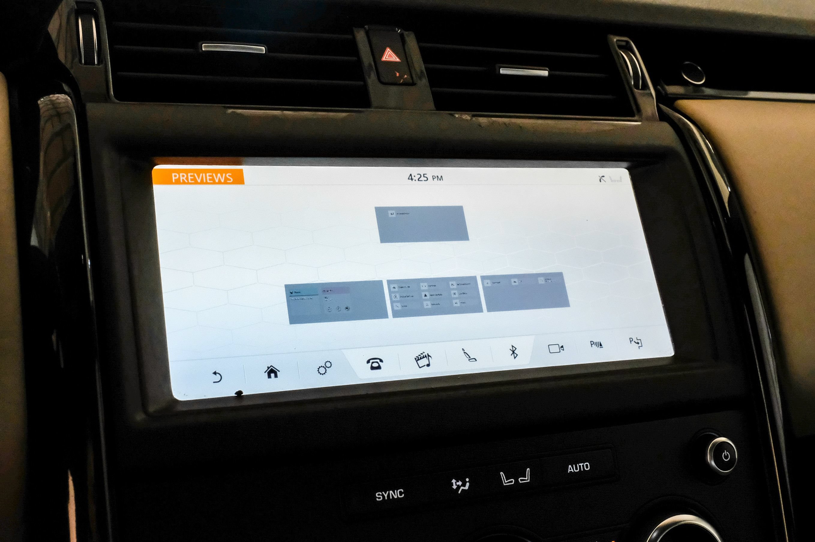 Used 2020 Land Rover Discovery SE AWD/4WD image 29