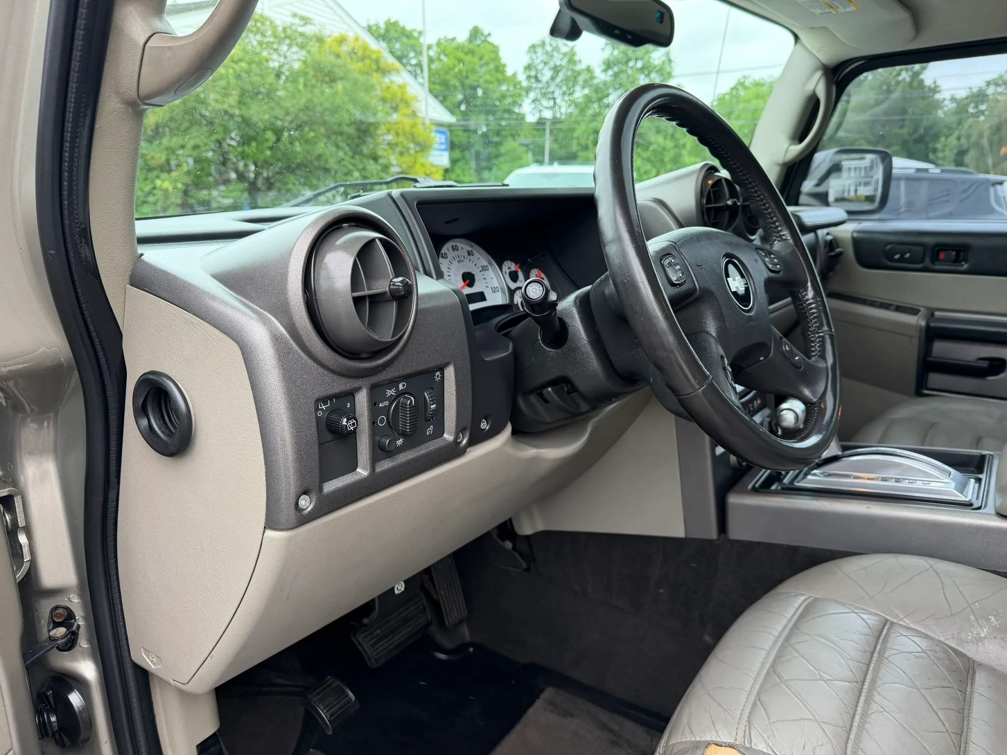 Used 2004 HUMMER H2 AWD/4WD image 10