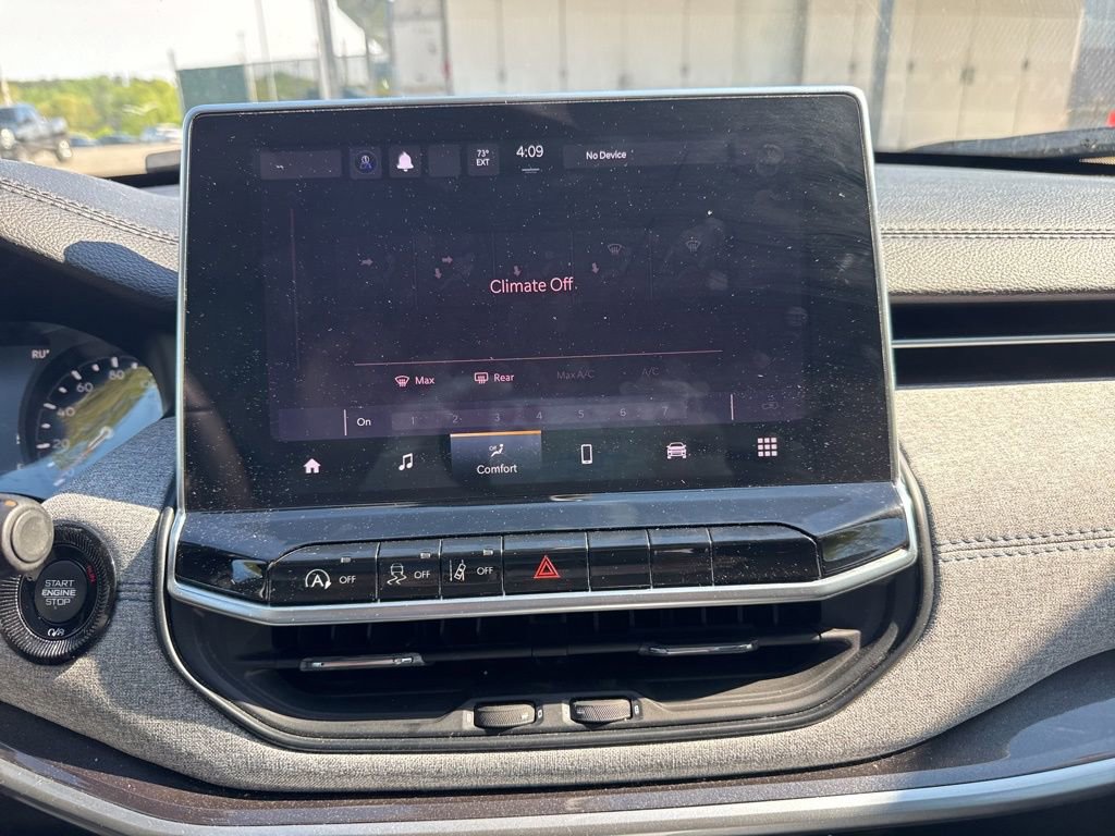 Used 2024 Jeep Compass Latitude image 5