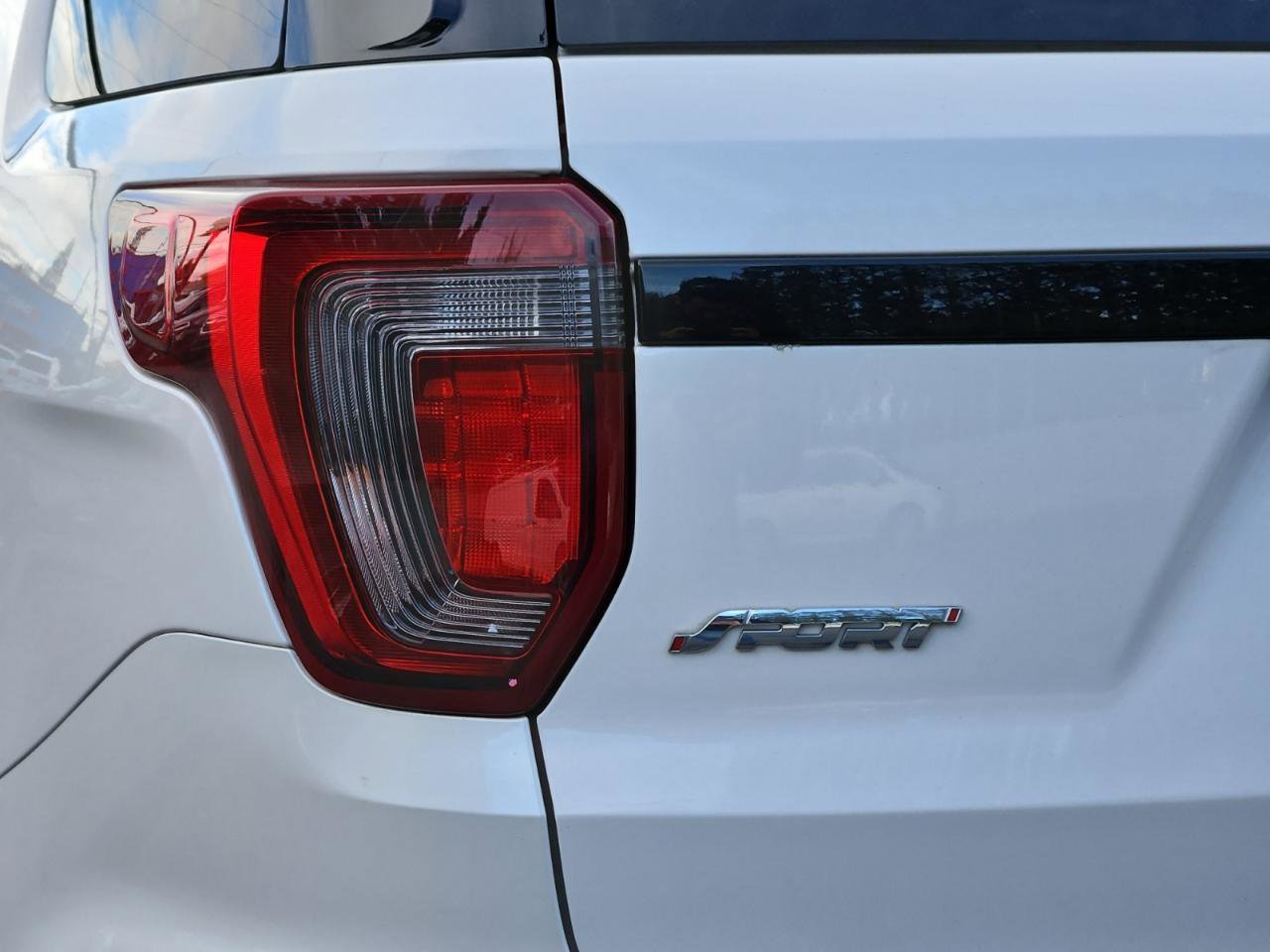 Used 2018 Ford Explorer Sport w/ Equipment Group 401A image 18