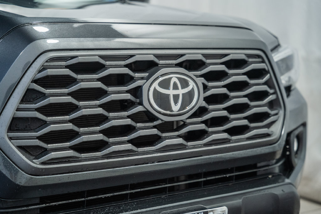 Used 2023 Toyota Tacoma TRD Off-Road w/ TRD Premium Off Road Package AWD/4WD image 10