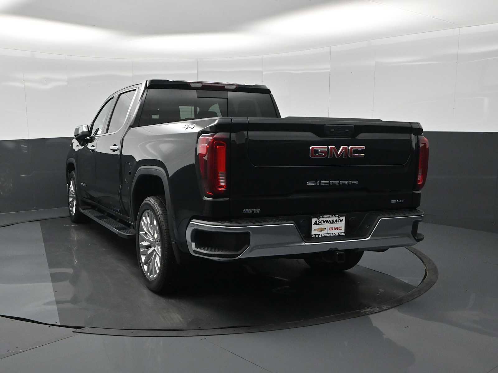 Used 2024 GMC Sierra 1500 SLT w/ SLT Convenience Package AWD/4WD image 6