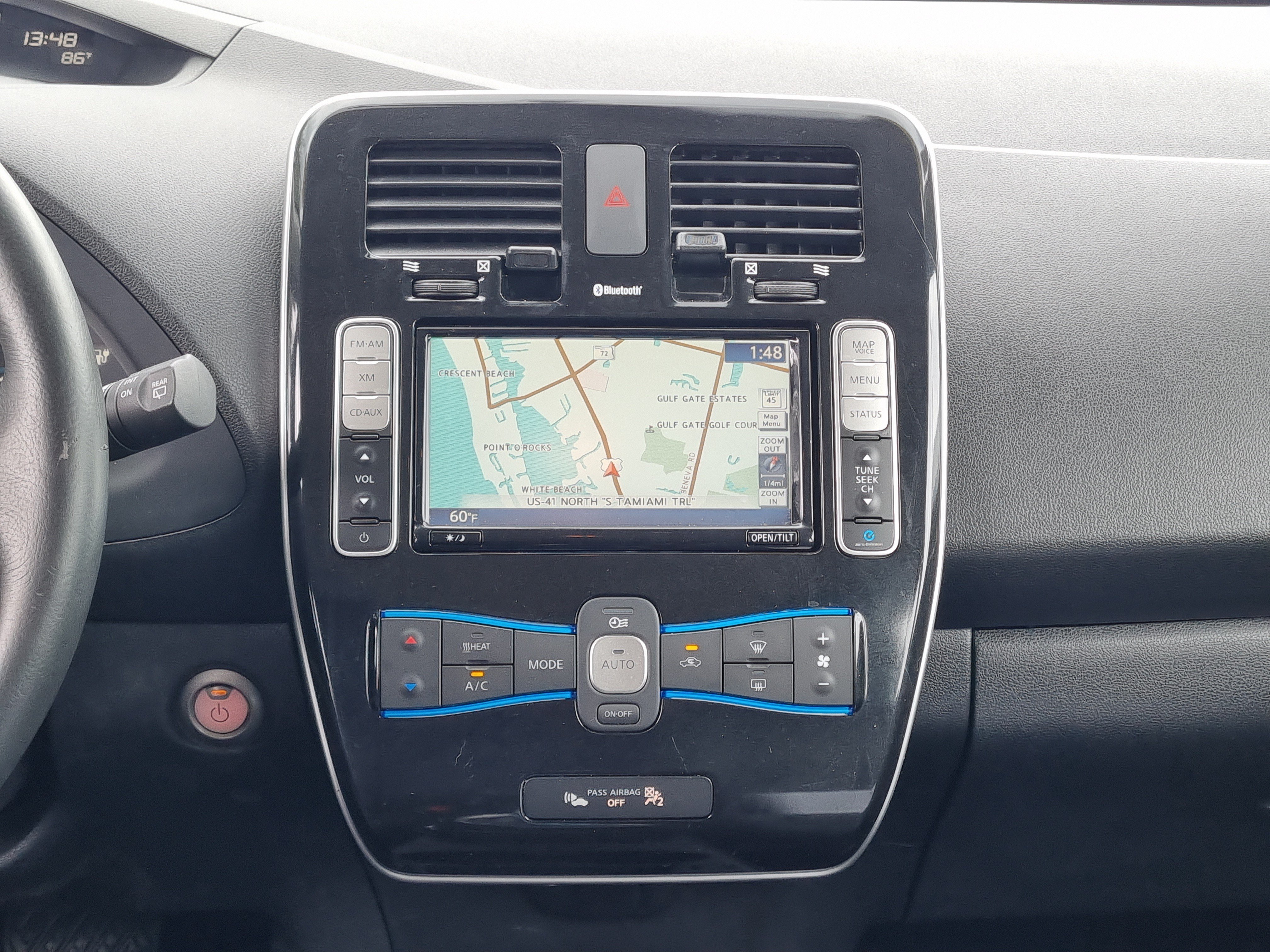 Used 2015 Nissan Leaf SL FWD image 20